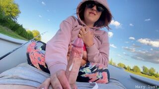 Fast handjob in the boat - porn video